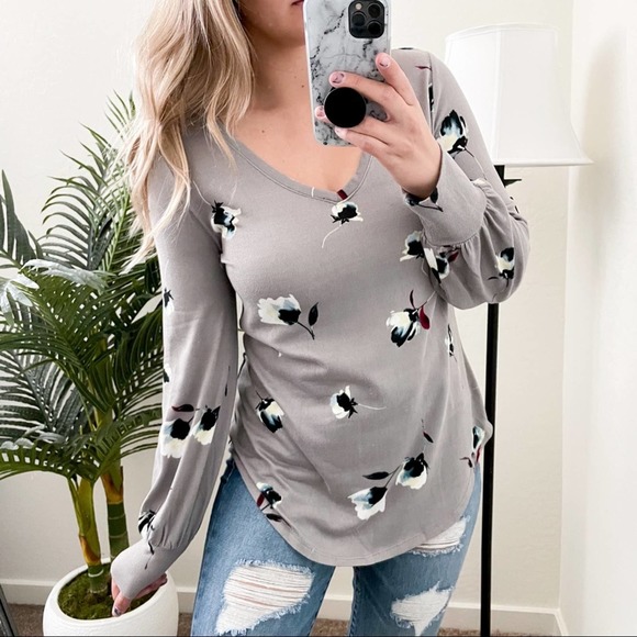 Maurices Tops - Maurice’s Floral V Neck Balloon Sleeve Soft Shirt